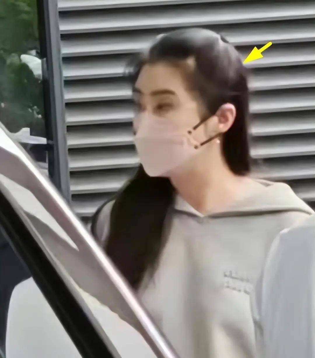 雷火竞技app王祖贤神秘酒店现身被偶遇网友：开眼界了57岁可以长这样？(图3)