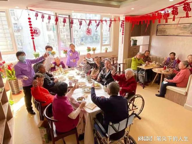 网传雷火竞技高档养老院一个月费用高达好几万网友：以后养老院都住不起(图3)