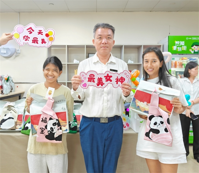 三亚海棠雷火竞技平台湾万达嘉华度假酒店庆祝国际妇女节传递温馨与关怀(图1)