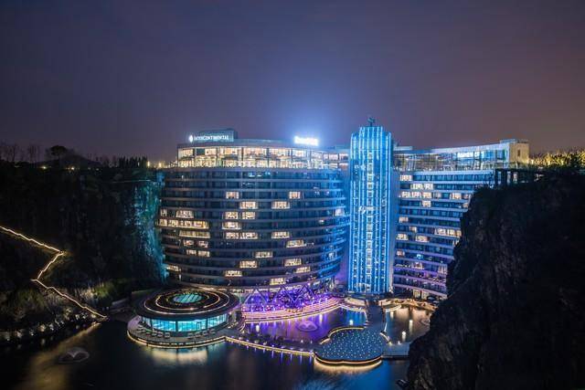雷火竞技五星级酒店关停潮：高端住宿业的变局与重生(图6)