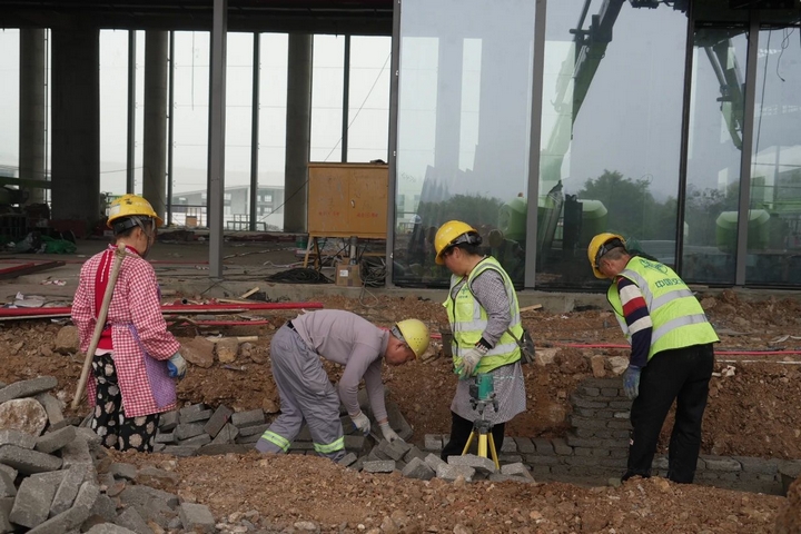 雷火竞技下载加快进程黄果树旅游区重点项目建设稳步推进(图2)