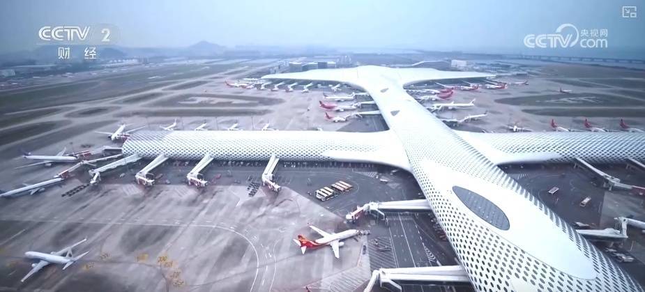 雷火竞技官网“经深飞”服务升级打造出行新体验 “港人北上”旅游消费人气旺(图3)