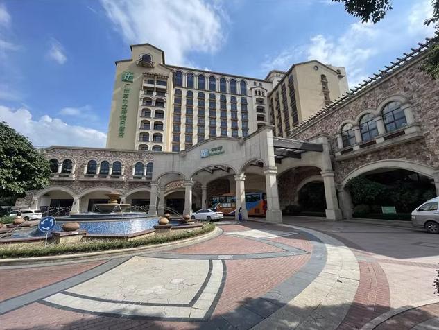 旗下一高端酒店打7折流拍地产巨头7年减少近70家雷火竞技官网酒店(图2)